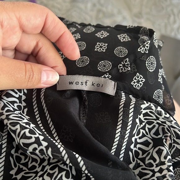 Woman’s top - Picture 2 of 4